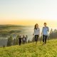 eine Gruppe von Personen beim Nordic Walking im steirischen Schilcherland