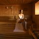 eine Dame in der Sauna des Kur- und Gesundheitshotels Heilmoorbad Schwanberg