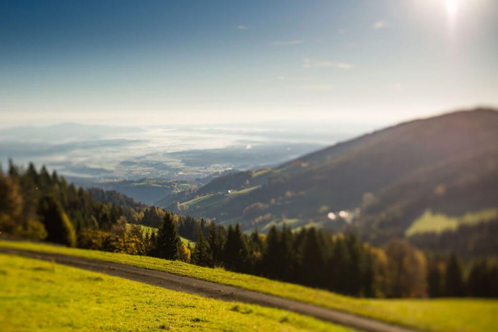 idylische Bergansicht über Schwanberg