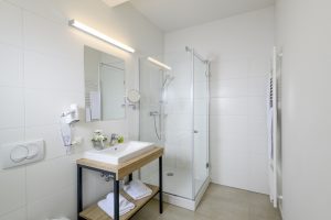 Beispielfoto eines Badeszimmers im Kur- und Gesundheitshotel Heilmoorbad Schwanberg